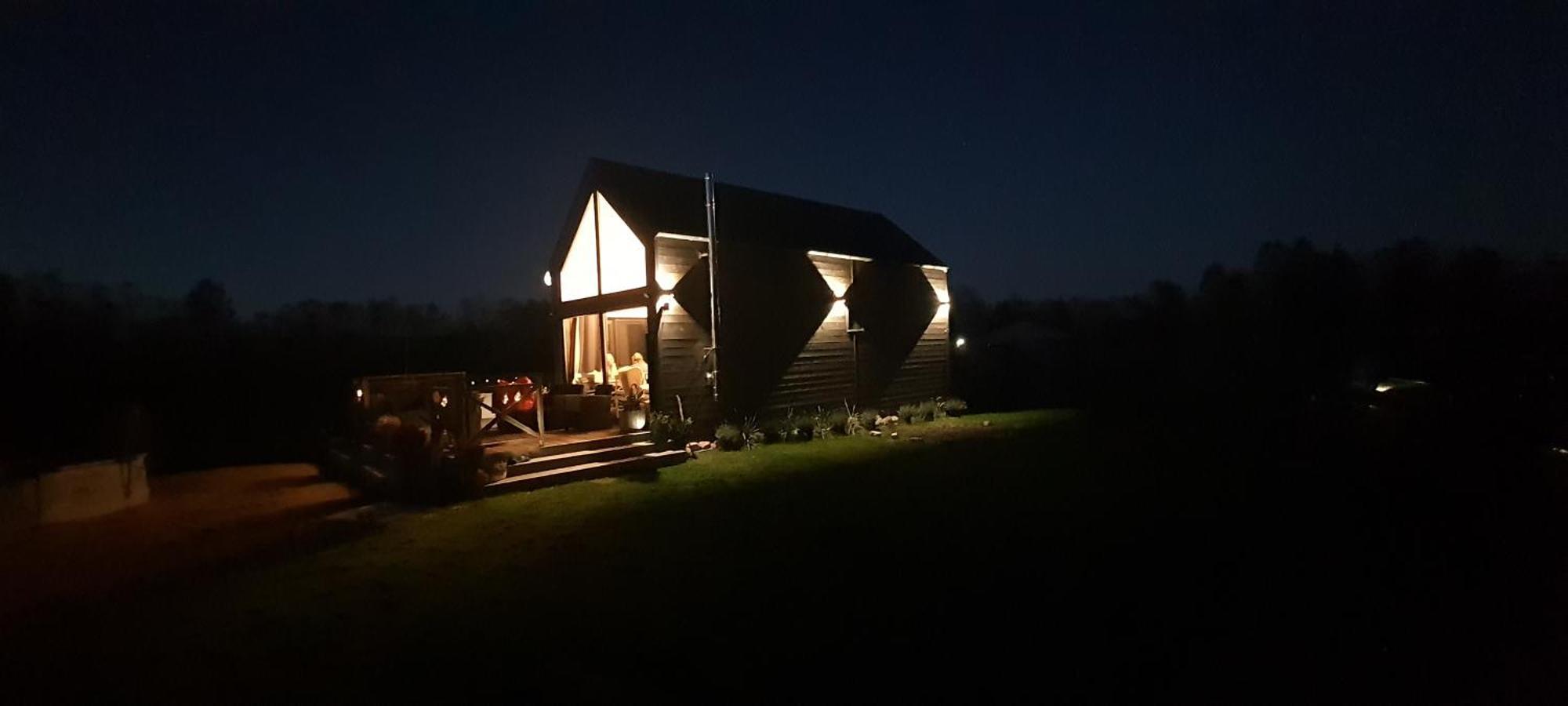 Domek Mazurski Caloroczny Nad Jeziorem Z Jacuzzi Spa Pasym Ruang foto
